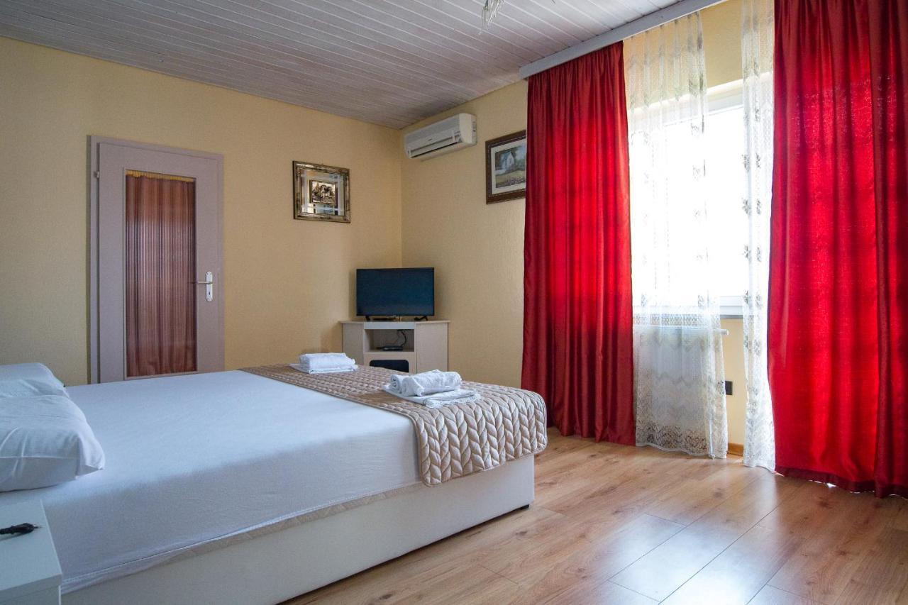 Apartments Babaja オミシュ エクステリア 写真